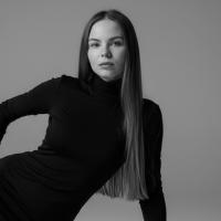 Лена Милова