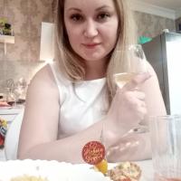 Юлия Шкаровская