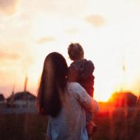 👨‍👩‍👧‍👧 🔜🏡