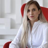 Яна Романова