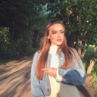 Оля