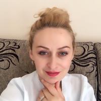 Джулия.