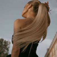 𝓖𝓲𝓻𝓵 𝔀𝓲𝓽𝓱 𝓭𝓸𝓵𝓵𝓼