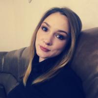 Kari Slizova 