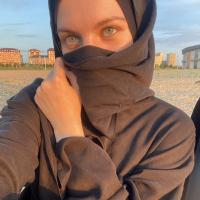Zuhra.