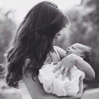 Aisha_mother
