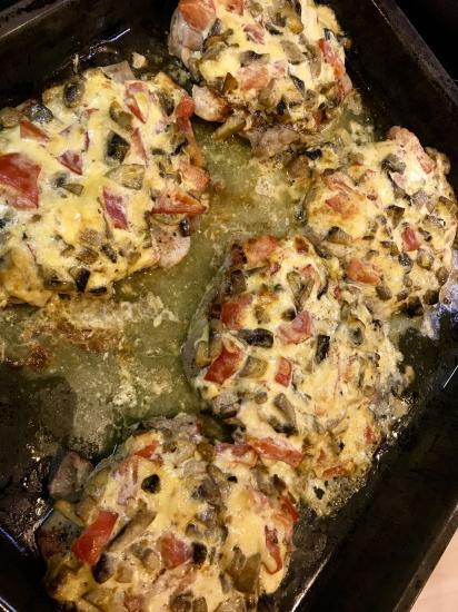Куриные отбивные с грибами,сыром