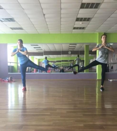 Крепыши фитнеса с малышом в Центральном