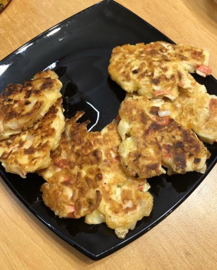 Одной рукой ем, другой вам пишу.