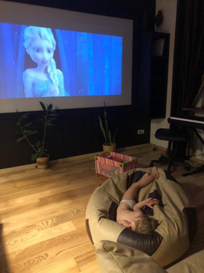 Ребёнок без ума от м Холодное сердце