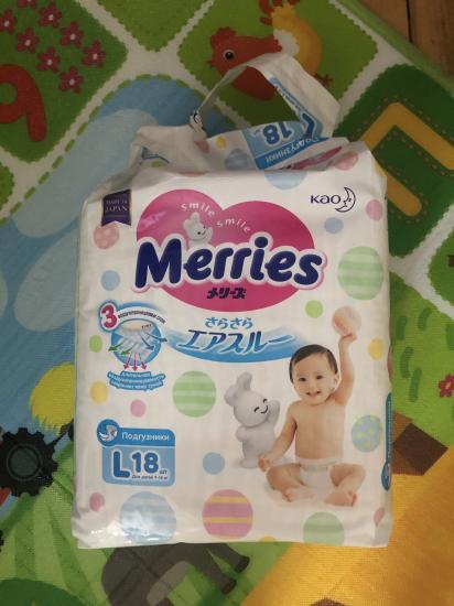 2 закрытые пачки merries l 18 штук Одна