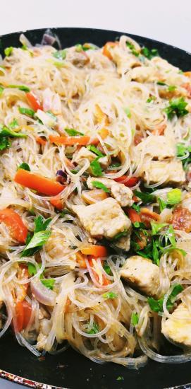 Фунчоза со свининой и овощами)