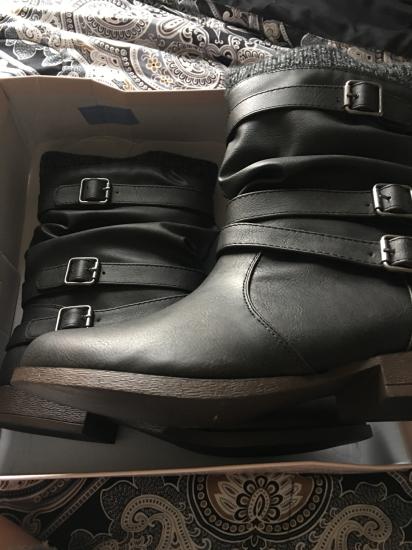 My boots came in omg I love them