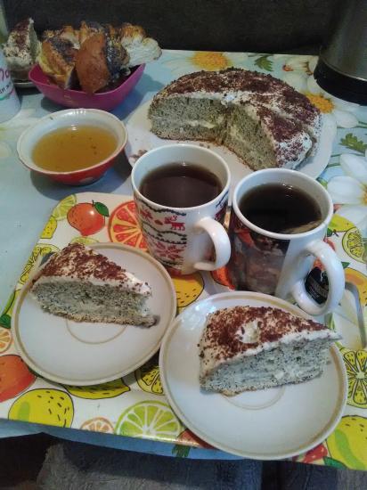 К празднику пекла вкуснятину. Маковый