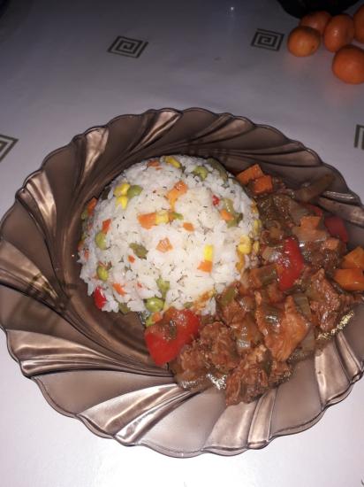 Гуляш с рисом и овощами 😋😋😋😋😋🍛