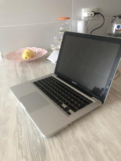 Продаем MacBook Pro 2011 года,