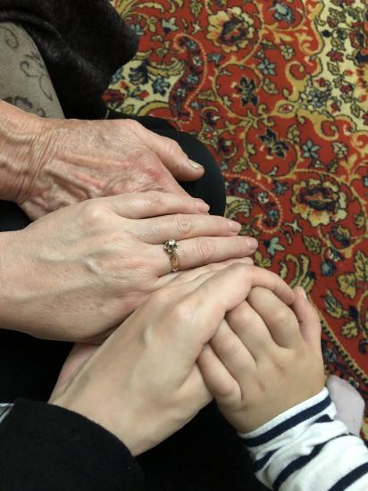 4поколения💗💗💗💗 👵🏼👩🏻🦳👩🏻👧🏻на бабушкины