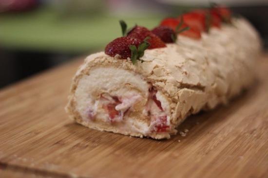 Меренговый рулет🍓 Вот вам рецептик