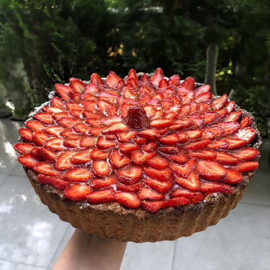 Тарт с клубникой и заварным кремом