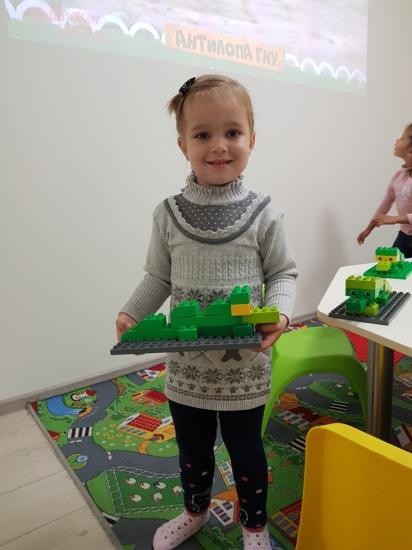 Скучно. Насте уже 3.5. Полноценно