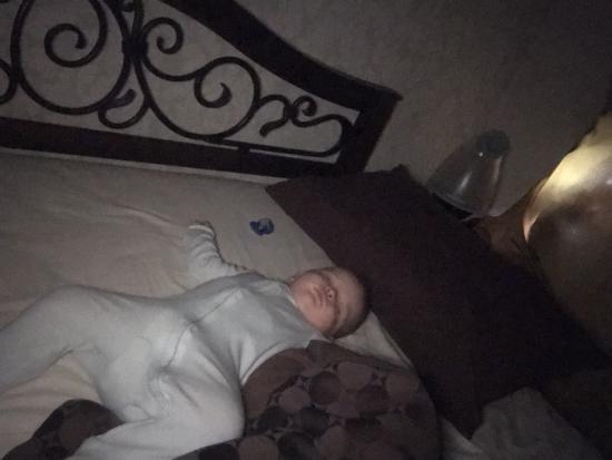 Что делать ?) я уложила малую ,