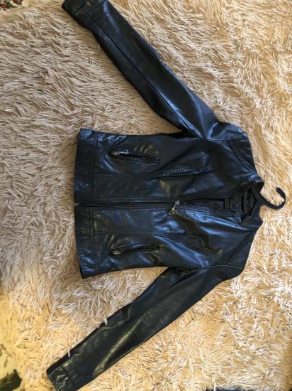 Кожаная куртка 42 размер . 1500
