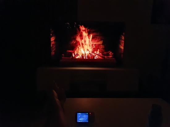У нас конечно камина нет, но 4k