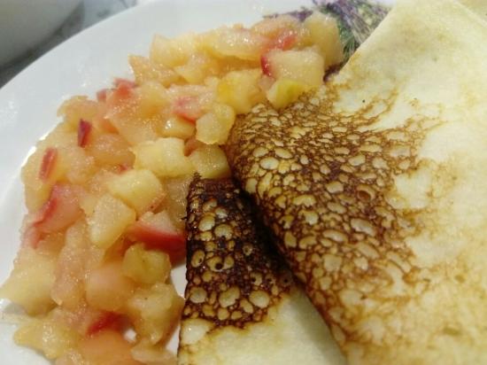 Дачные яблоки такие кислые, есть