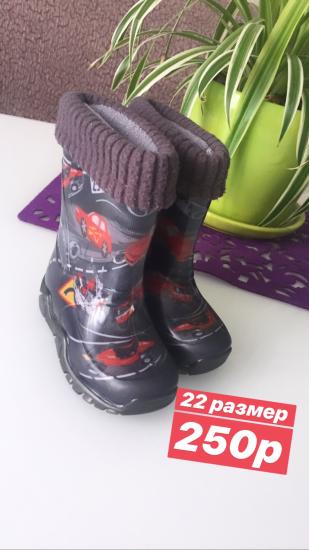 Продаю обувь. Горького 168