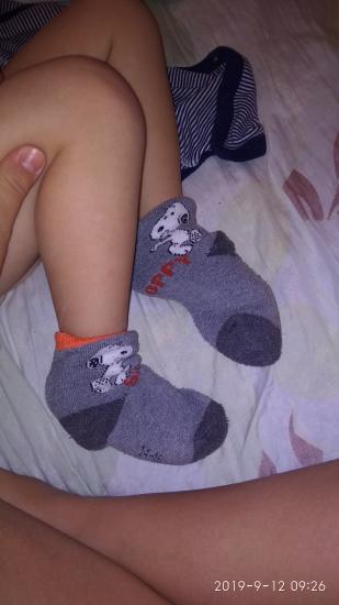 😀😀сам носки одел)) штаны пока до